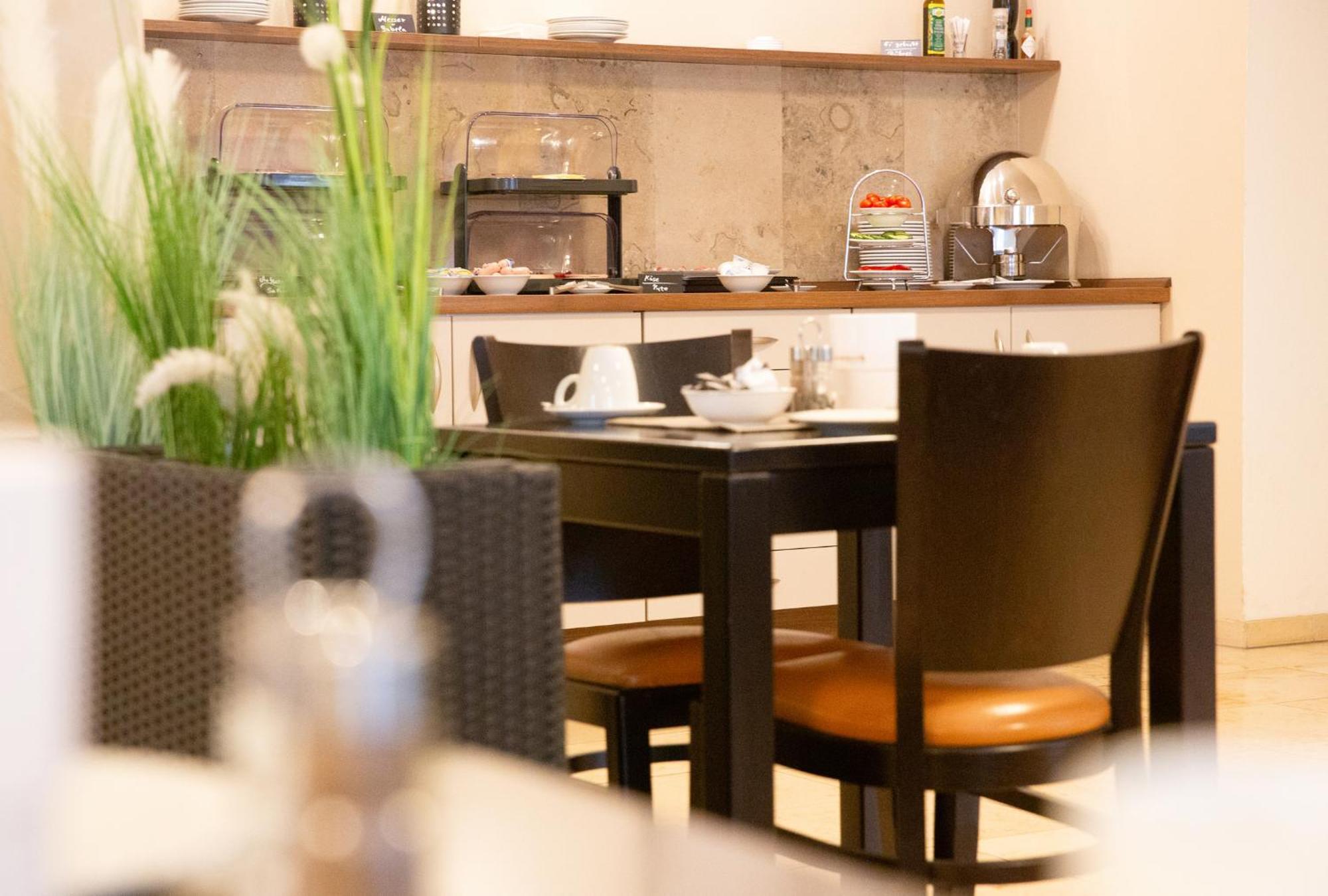 Auwald Hotel インゴルシュタット エクステリア 写真